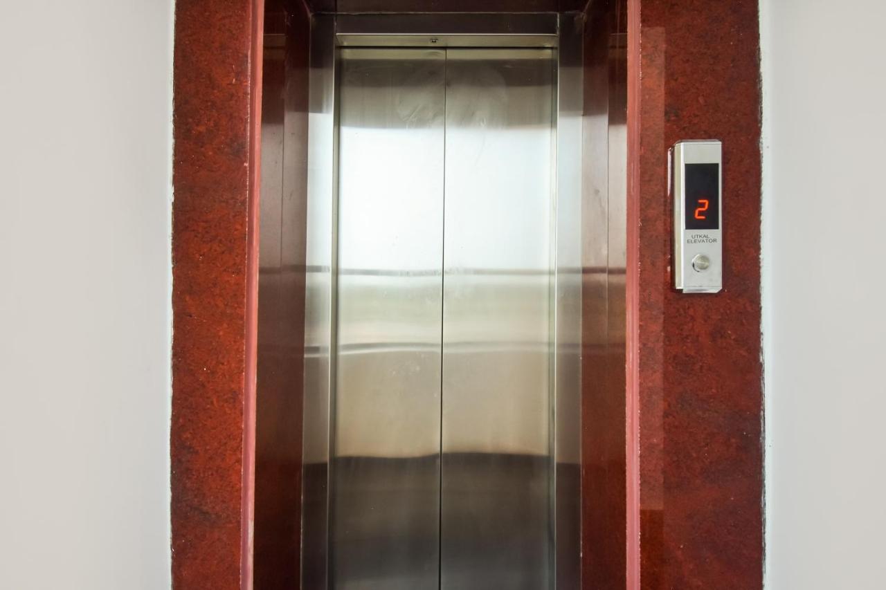 Collection O Red Velvet Premium Hotel Balianta Exterior foto