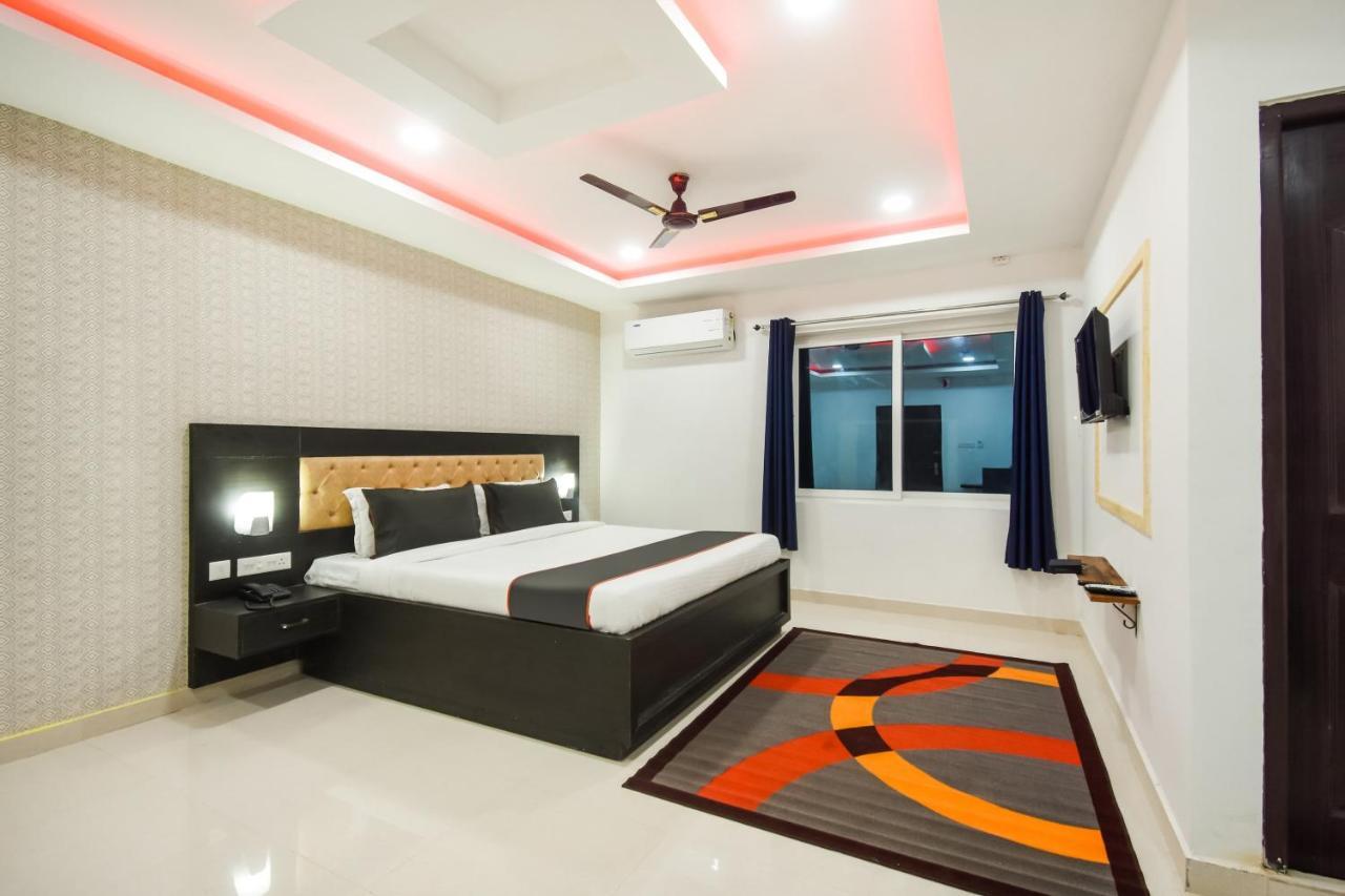 Collection O Red Velvet Premium Hotel Balianta Exterior foto