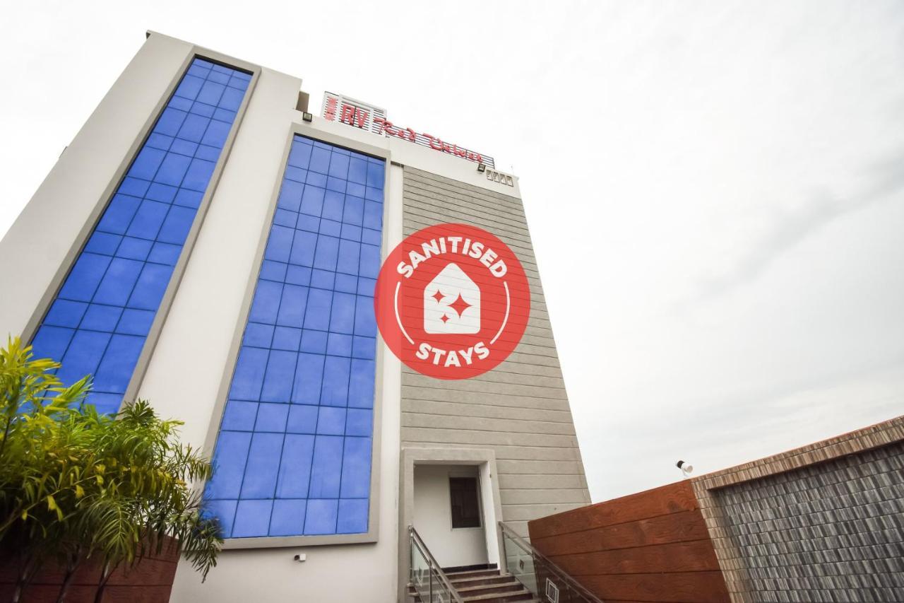 Collection O Red Velvet Premium Hotel Balianta Exterior foto