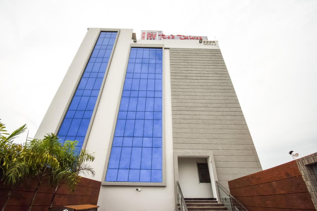 Collection O Red Velvet Premium Hotel Balianta Exterior foto