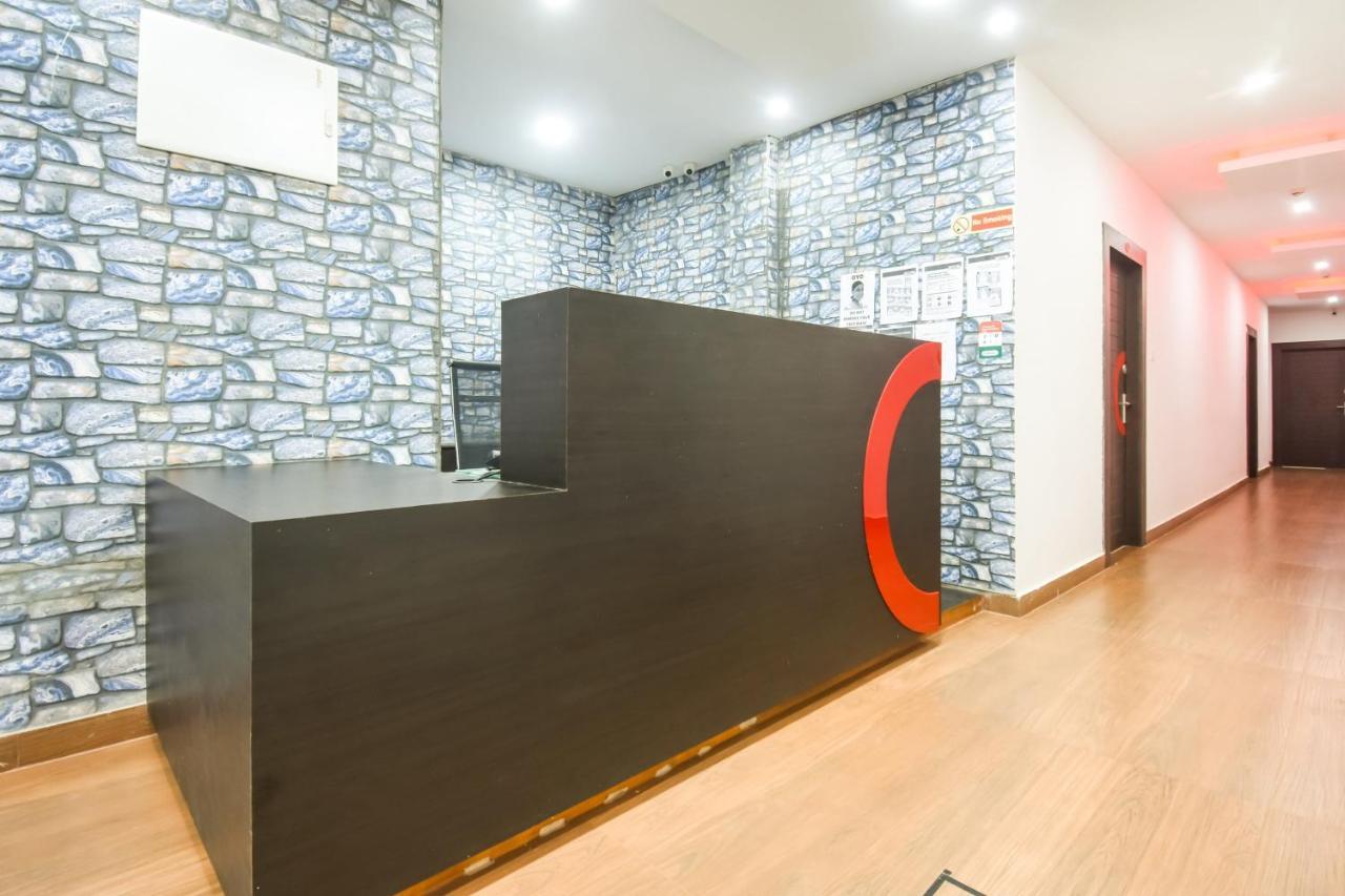 Collection O Red Velvet Premium Hotel Balianta Exterior foto