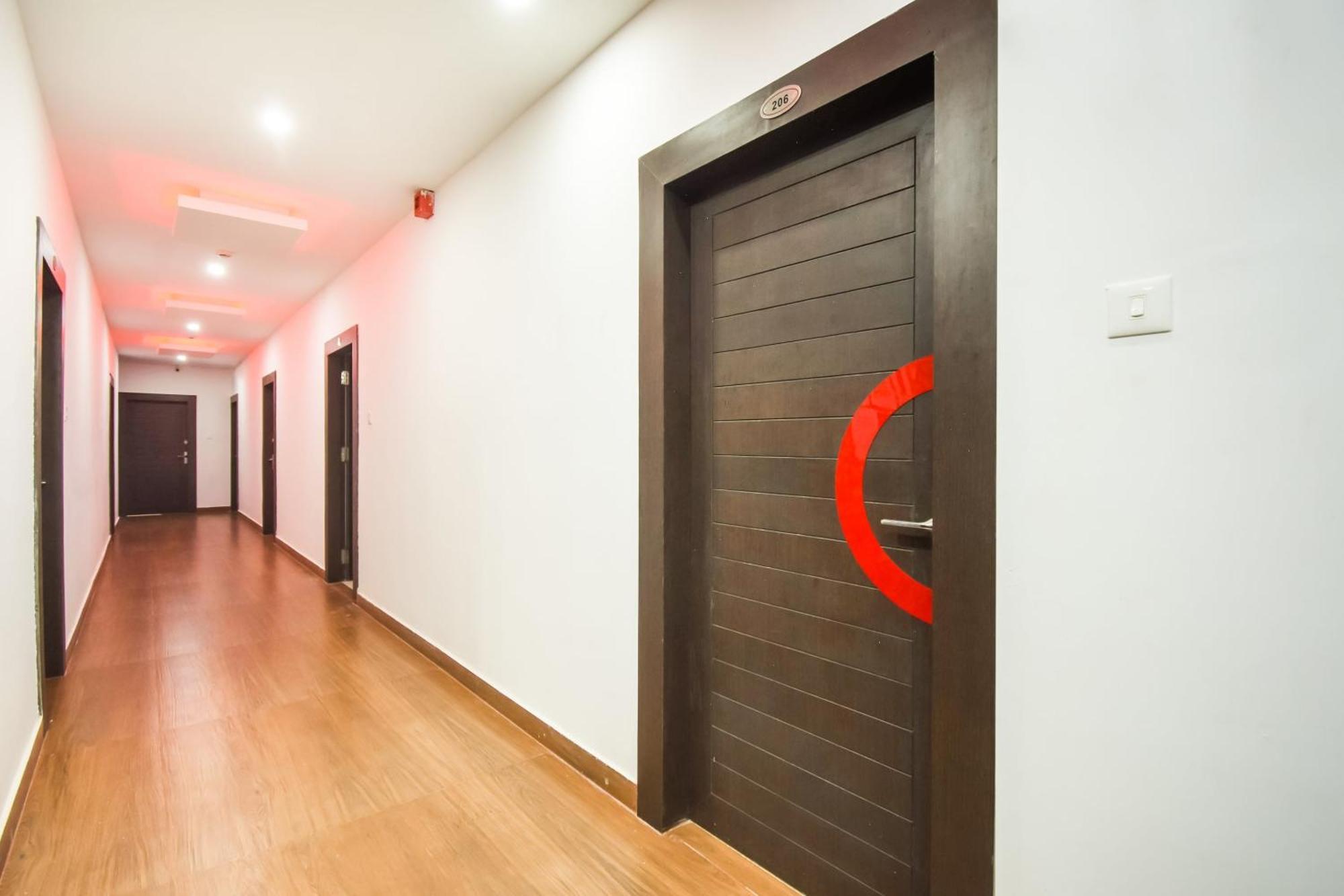 Collection O Red Velvet Premium Hotel Balianta Exterior foto