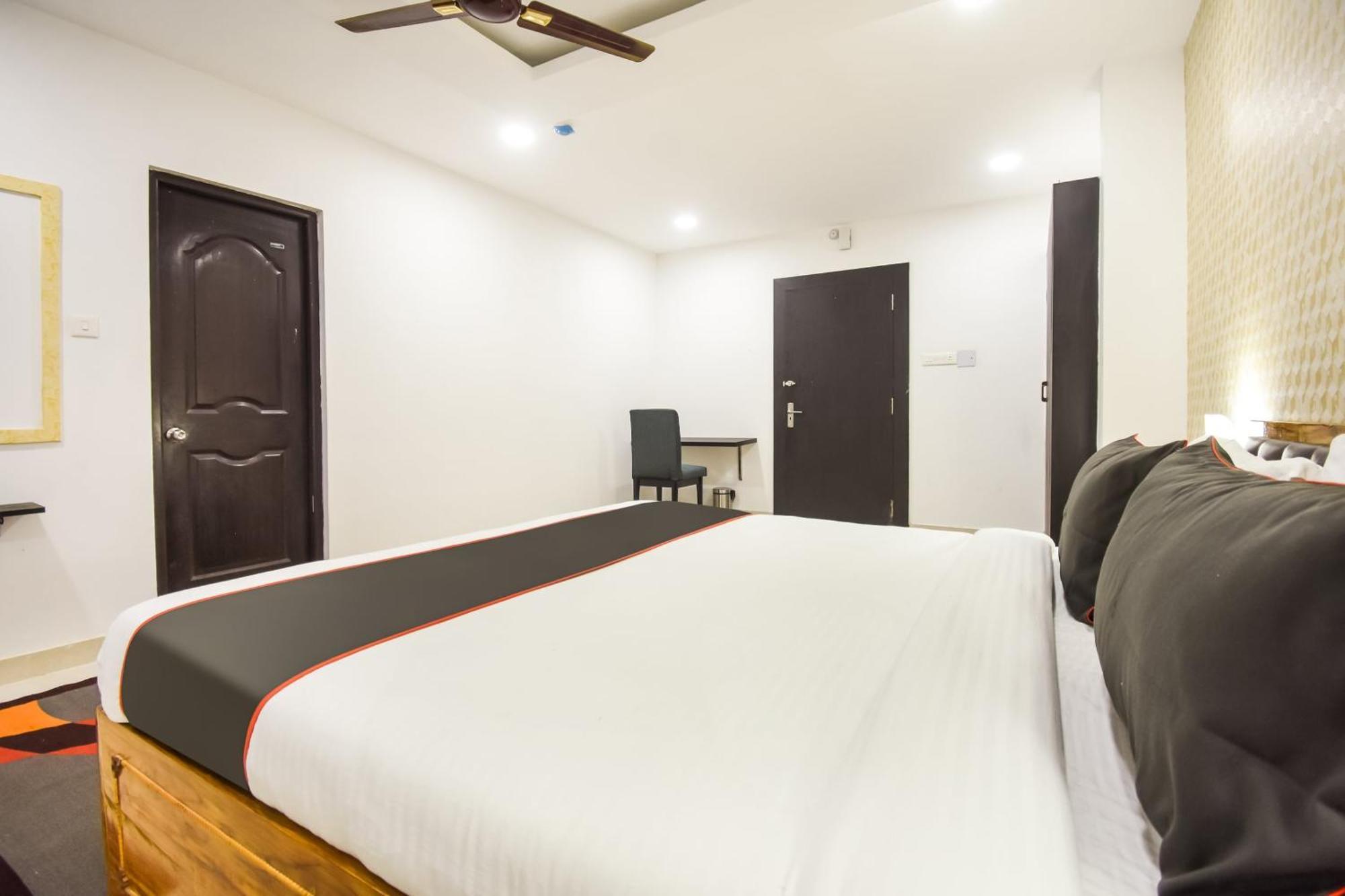 Collection O Red Velvet Premium Hotel Balianta Exterior foto