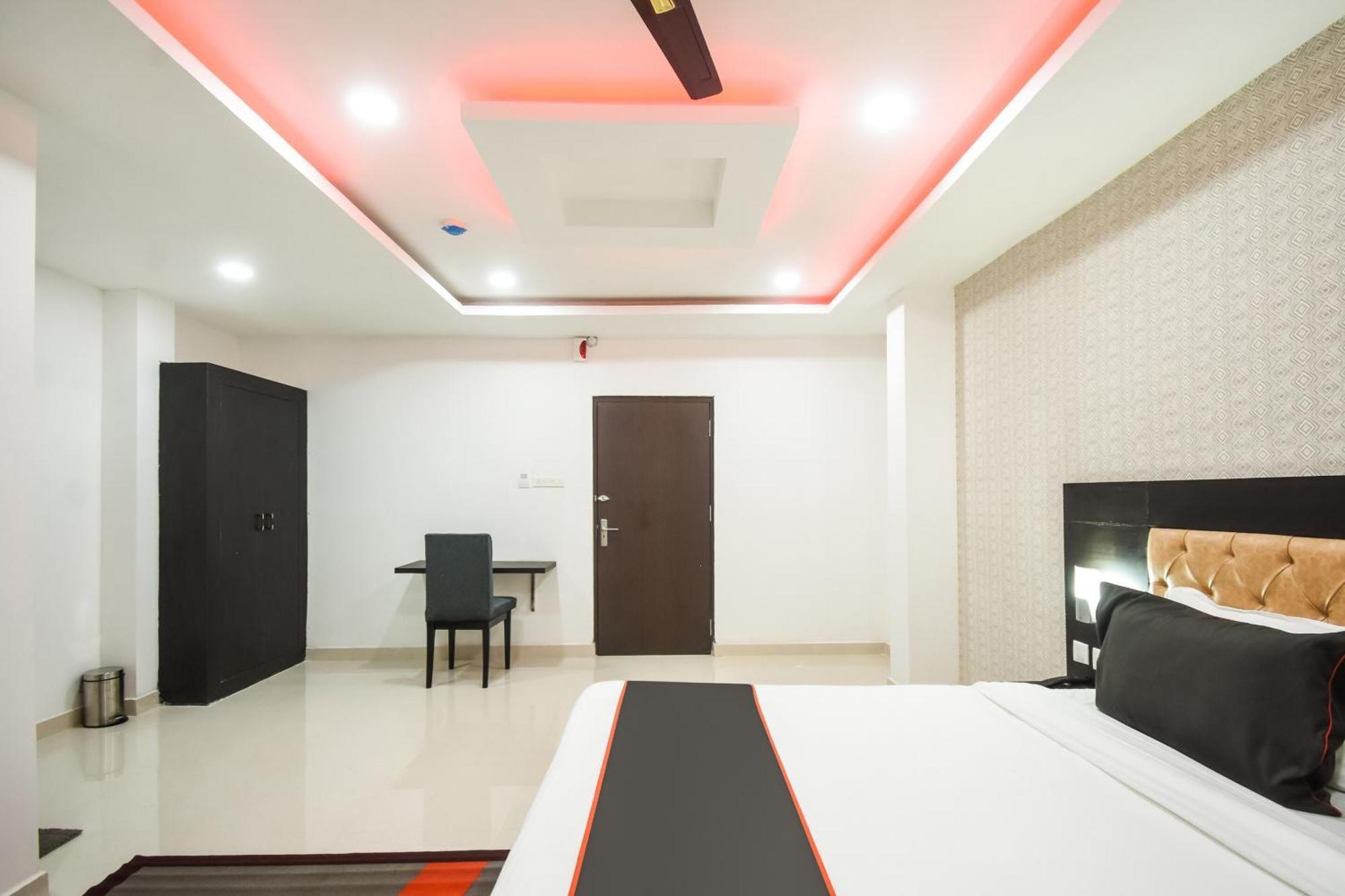 Collection O Red Velvet Premium Hotel Balianta Exterior foto