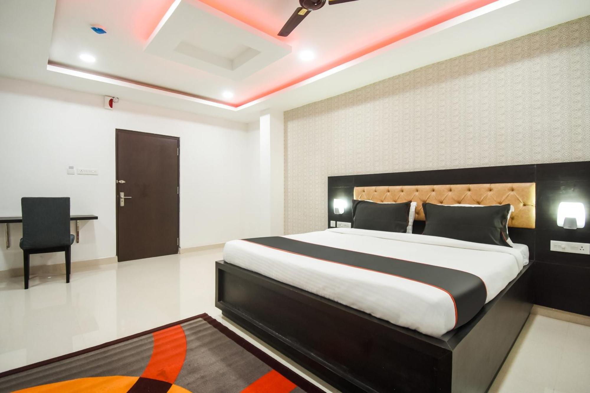 Collection O Red Velvet Premium Hotel Balianta Exterior foto