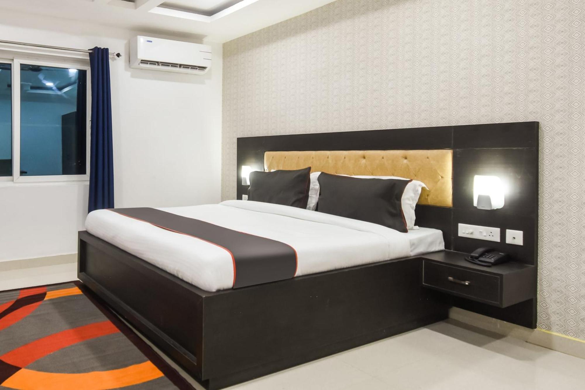 Collection O Red Velvet Premium Hotel Balianta Exterior foto