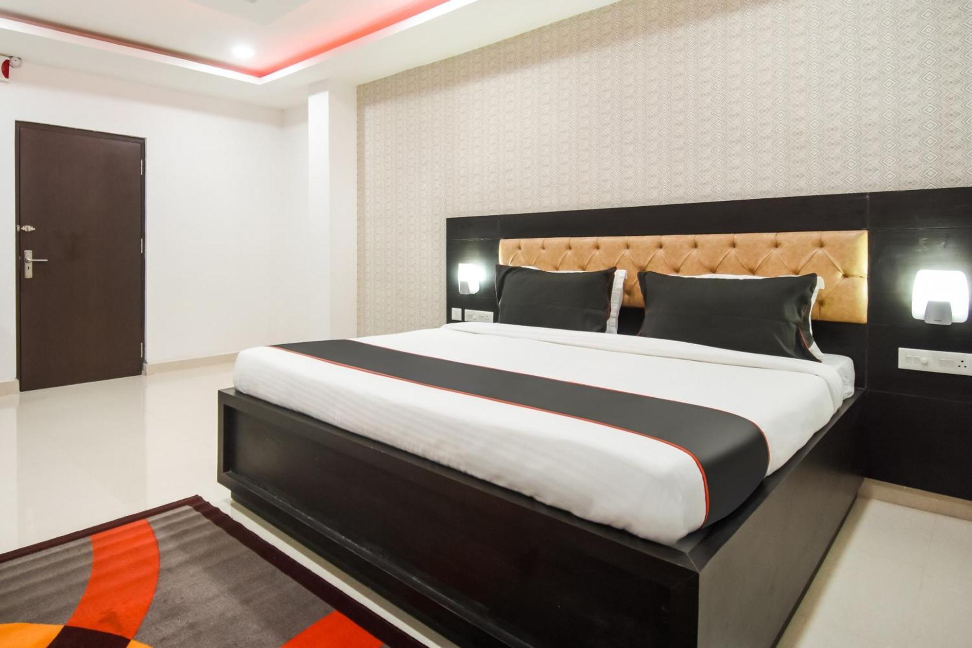 Collection O Red Velvet Premium Hotel Balianta Exterior foto