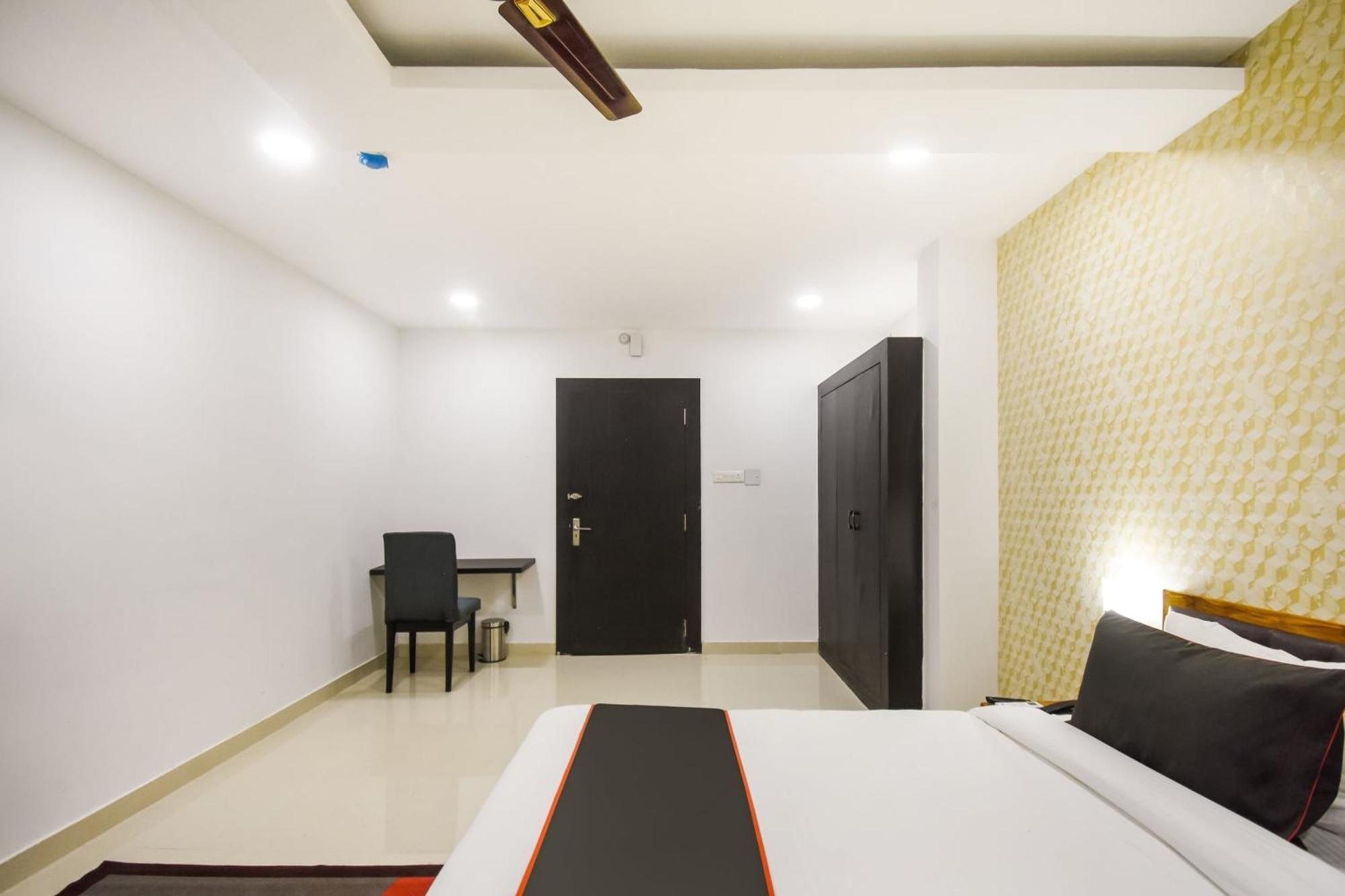 Collection O Red Velvet Premium Hotel Balianta Exterior foto
