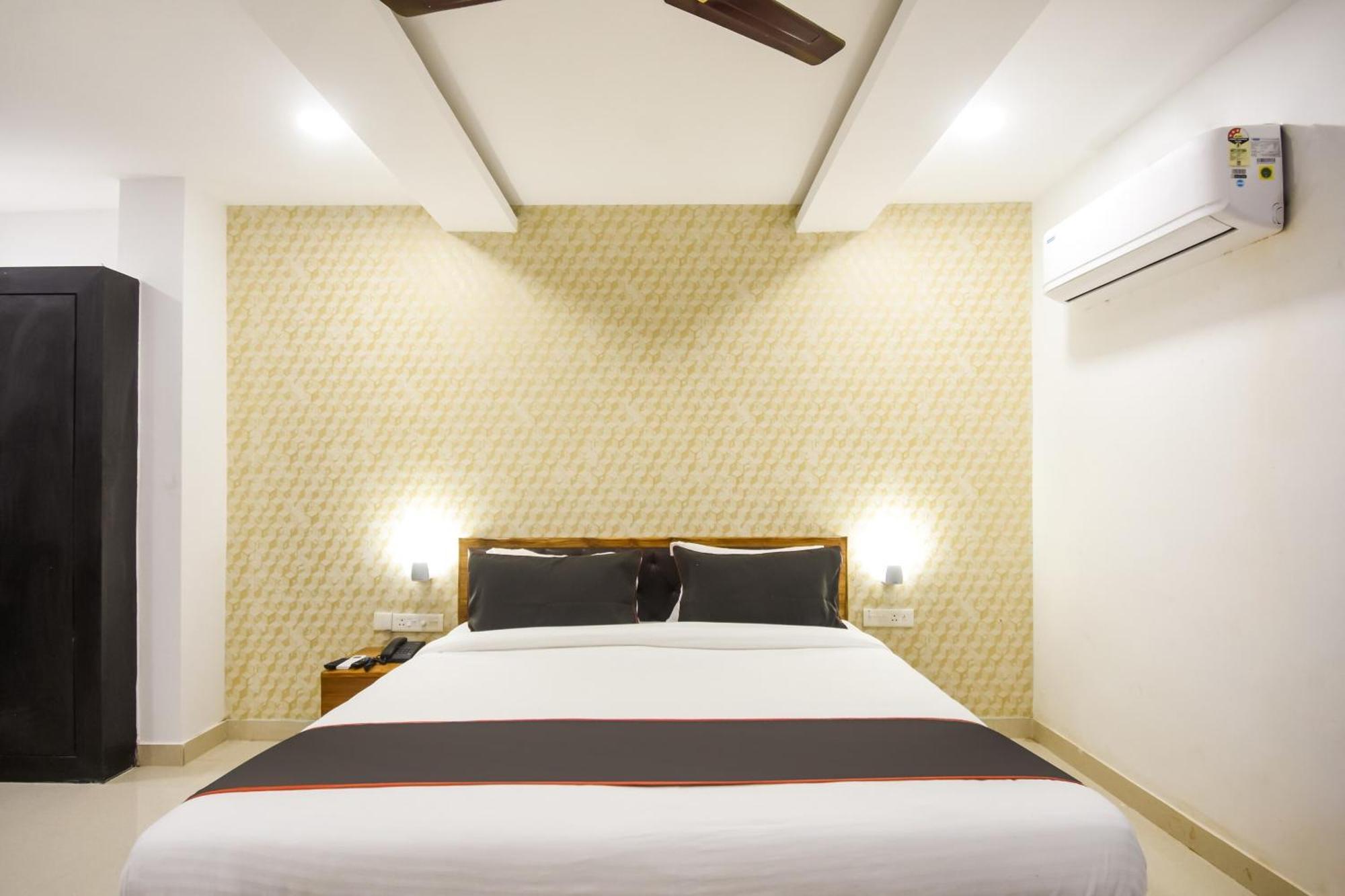 Collection O Red Velvet Premium Hotel Balianta Exterior foto