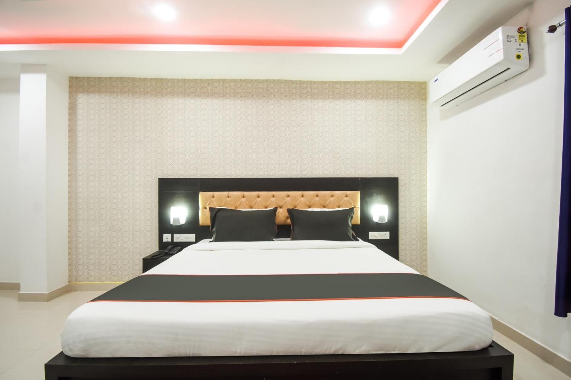 Collection O Red Velvet Premium Hotel Balianta Exterior foto